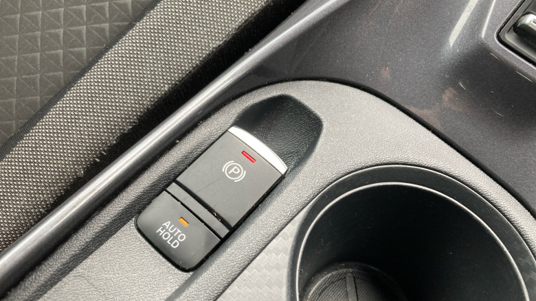 Nissan Juke 1.0 DiG-T 114 N-Connecta 5dr DCT Petrol Hatchback